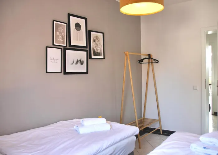 Grosse 6 Personen Wohnung I Balkon I Zentral I Boxspringbett I Wifi